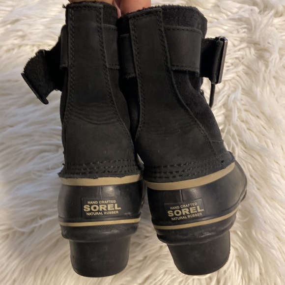 SOREL Boots size 8 color black  and some tan excellent condition see all photos - Picture 7 of 12